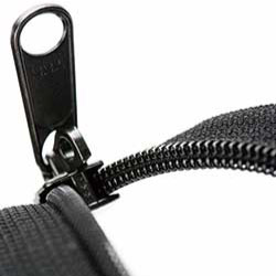 Puncture resistant zipper (RCW)